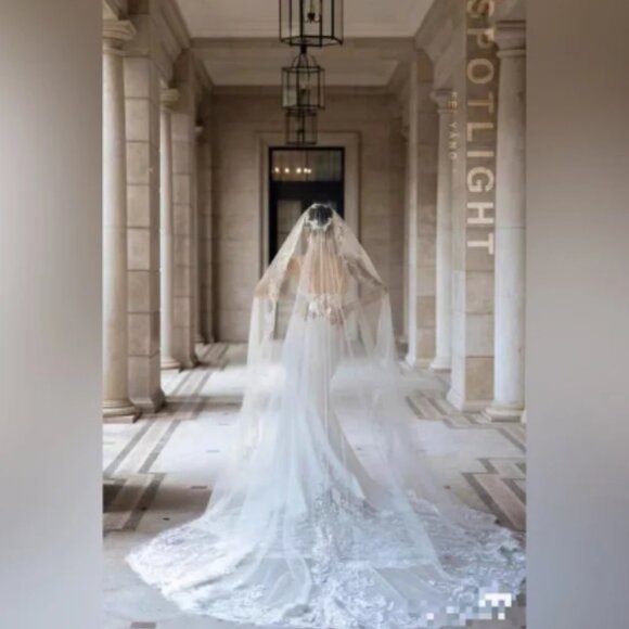 Royal Floral Lace Wedding Veil with Comb - Picture 2 of 5